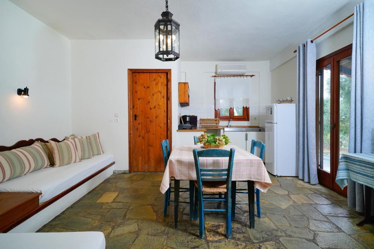 Giola Bungalows Sirines Astris Bagian luar foto