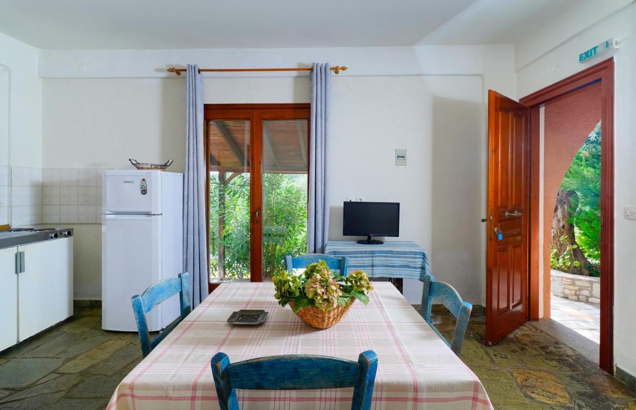 Giola Bungalows Sirines Astris Bagian luar foto